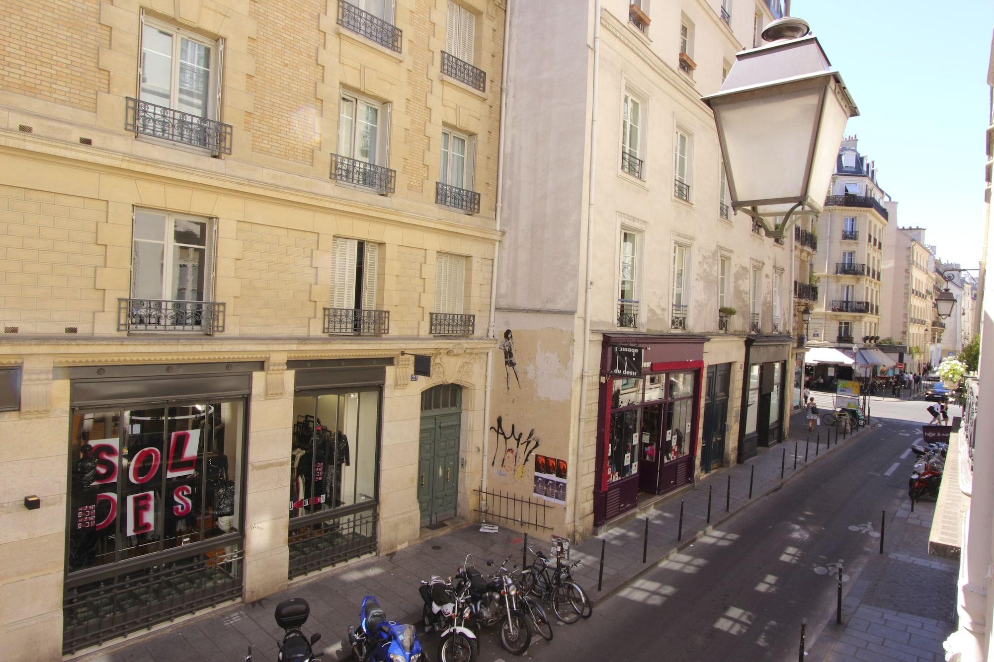 Hotel De La Bretonnerie Paris Exterior photo